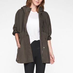 Athleta Rainfall Swing Parka Jacket in Olive Size S/ M Oversized packable